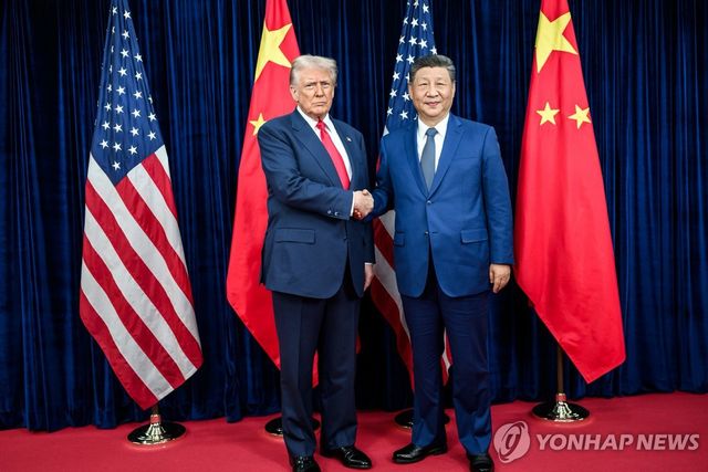 악수하는 미중 정상
