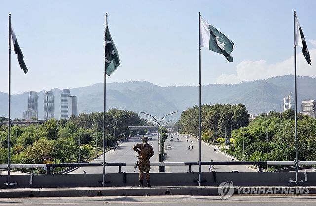 군인 배치된 이슬라마바드 도로
