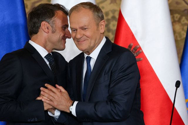 에마뉘엘 마크롱 프랑스 대통령과 도날트 투스크 폴란드 총리(오른쪽) [연합뉴스 자료사진. 재판매 및 DB 금지]
