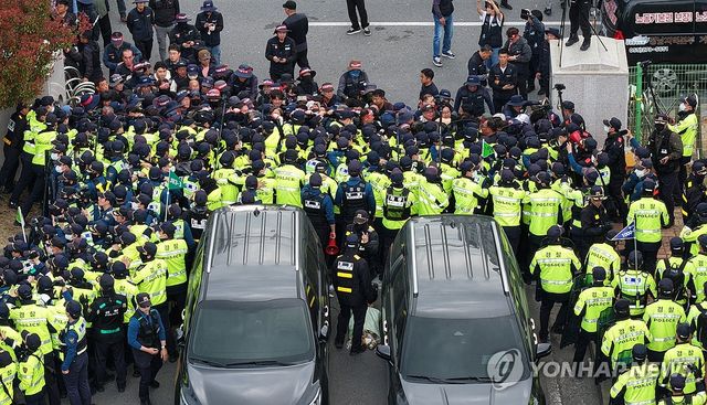 화물연대와 경찰 '대치'