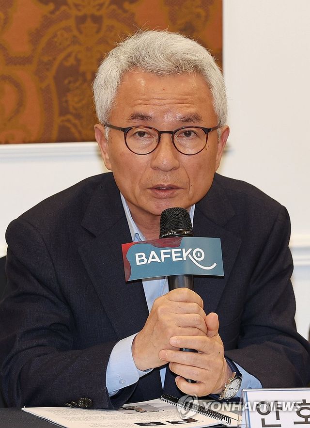 인사말하는 안호상 사장