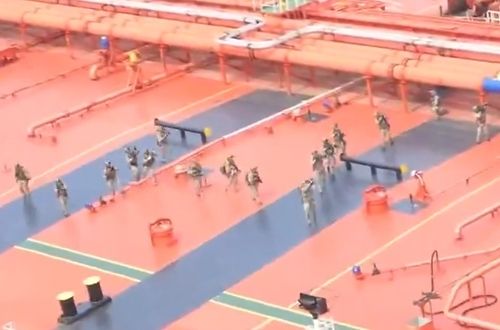 이란 연계 선박에 탑승한 미군 병력