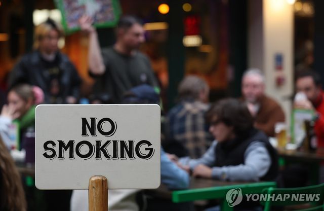 '금연' 붙인 영국 한 음식점