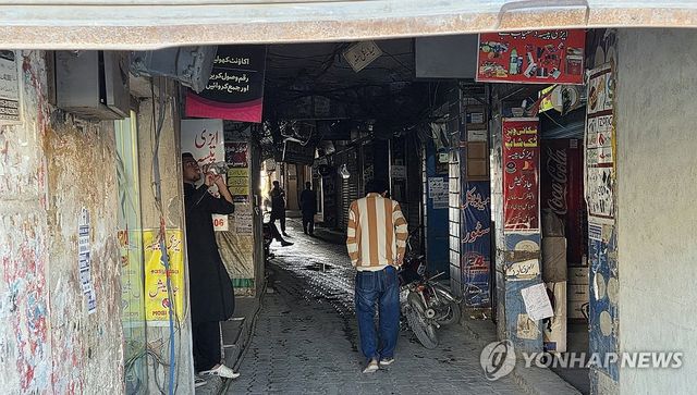 문 닫은 파키스탄 군사도시 라왈핀디 상점들