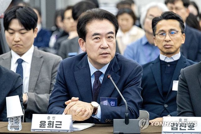 심문 질의에 답하는 윤희근 전 경찰청장