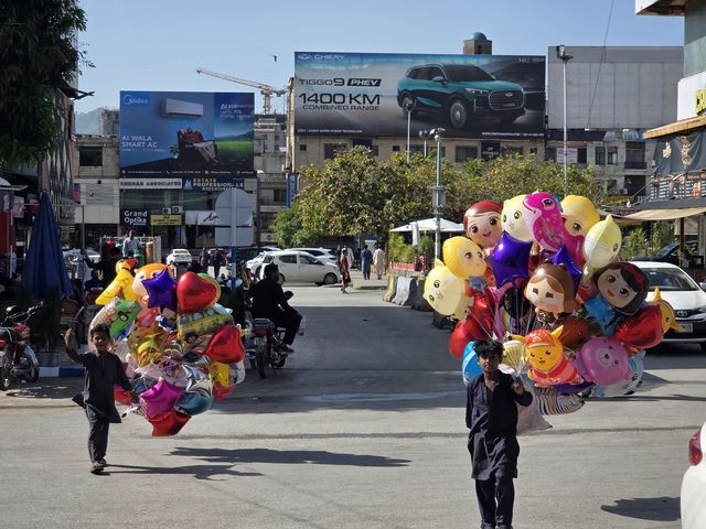 손님 없어 썰렁한 이슬라마바드 상업지구