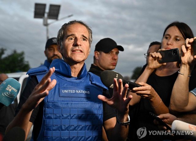 라파엘 그로시 IAEA 사무총장이 2022년 9월 1일 러시아가 장악한 자포리자 원전을 방문한 모습. 