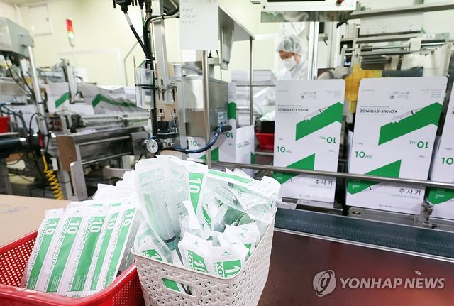 포장되는 주사기들