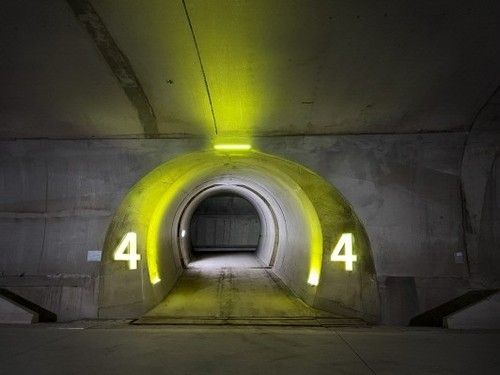 피난연결통로에 설치된 안전등