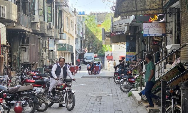 손님 없어 썰렁한 이슬라마바드 상업지구