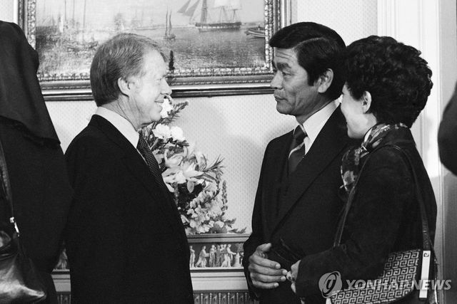 조지 아리요시 전 하와이 주지사(가운데)