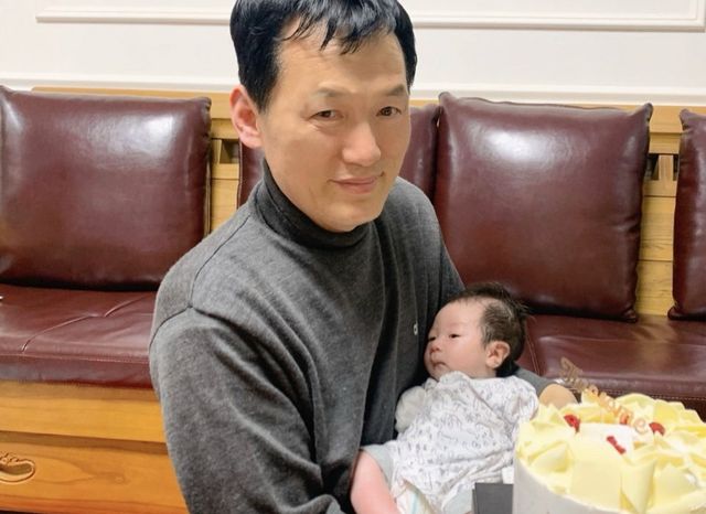 (서울=연합뉴스) 가장으로 30년 가까이 성실하게 일해 온 60대 남성이 삶의 마지막에서도 3명에 새 생명을 선물했다. 한국장기조직기증원은 올해 1월 10일 고려대학교 구로병원에서 김기웅(67) 씨가 뇌사 장기기증으로 간과 양쪽 신장을 각각 3명에 나누고 떠났다고 21일 밝혔다. 2026.04.21. [한국장기조직기증원 제공. 재판매 및 DB 금지]