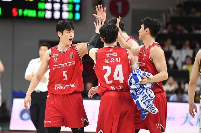 정관장의 변준형(왼쪽부터), 문유현, 박지훈