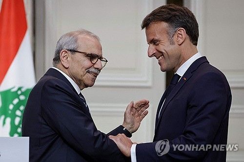 나와프 살람 레바논 총리와 에마뉘엘 마크롱 프랑스 대통령