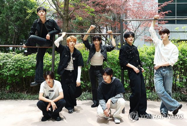 클로즈 유어 아이즈, 7인 7색