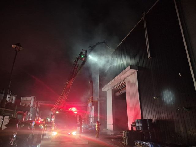 공장 화재 진압