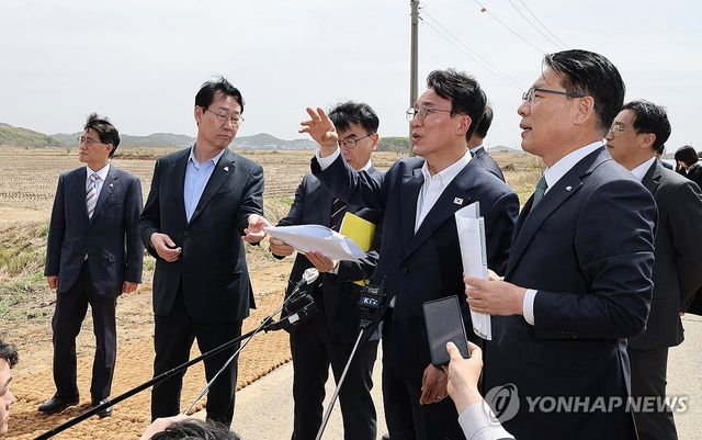 시화지구　태양광　보급　현장　시찰하는　김민석　국무총리
