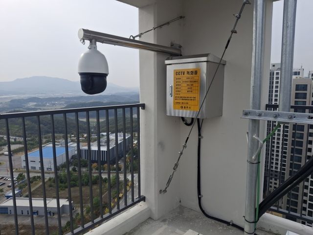 지난해 충주시가 서충주의 한 아파트에 설치한 재난 감시용 CCTV