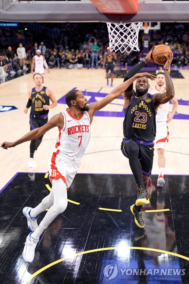 르브론 제임스(23번)