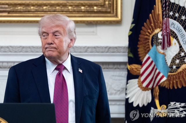 백악관내 행사 참석후 자리를 뜨는 도널드 트럼프 미국 대통령