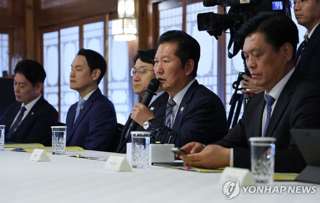 발언하는 민주당 정청래 대표