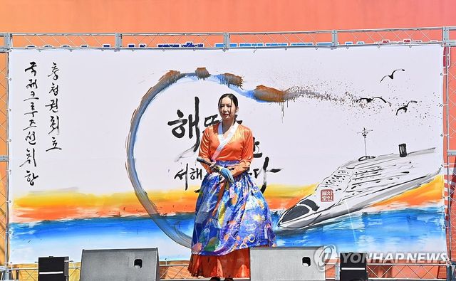 "충청권 첫 국제크루즈선, 서해를 깨우다"