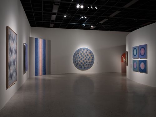 '방혜자 - 천지에 마음의 빛 뿌리며 간다' 전시 전경