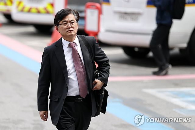 함운경 마포구을 당협위원장, 고소인 조사 출석