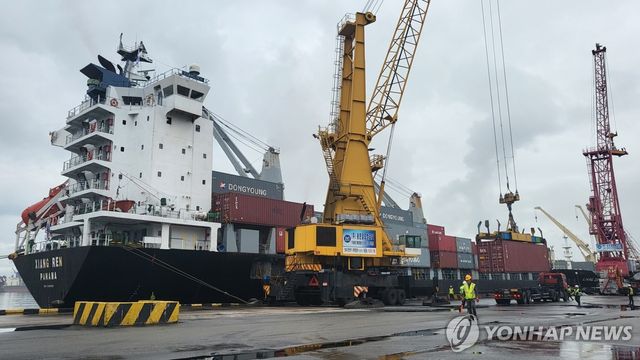 동해항 컨테이너선 