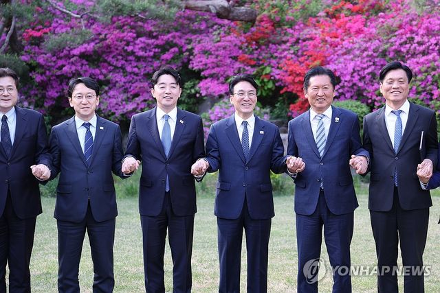 기념 촬영하는 당정