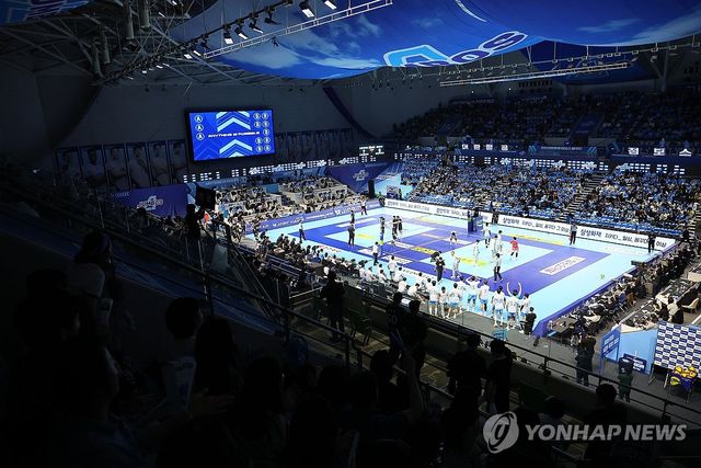 만원 관중 남자배구 챔프 5차전