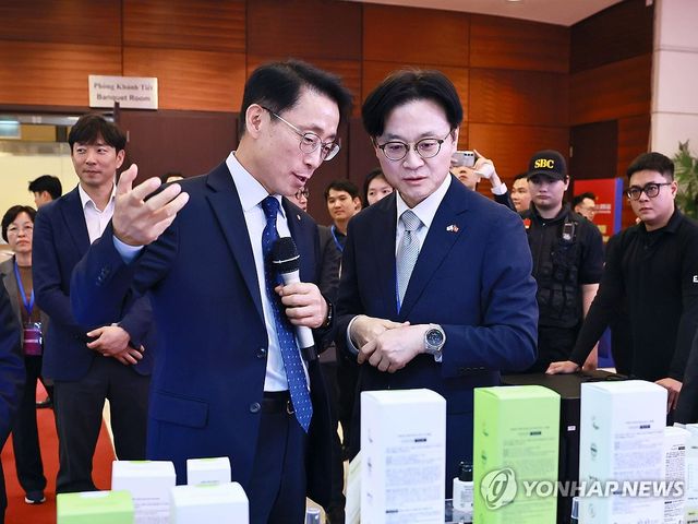 한-베트남 비즈니스 파트너십 현장 방문한 김정관 장관