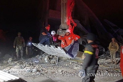 아말 알릴 기자 시신 수습 작업