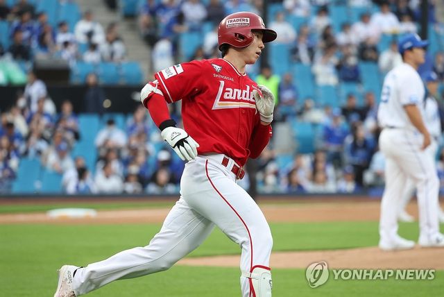 박성한 '개막전부터 쉼 없는 안타'