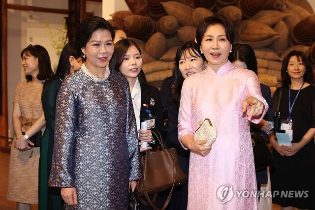 김혜경 여사, 하노이 민족학 박물관 방문