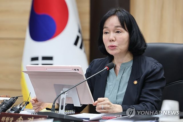 발언하는 송경희 개인정보위원장