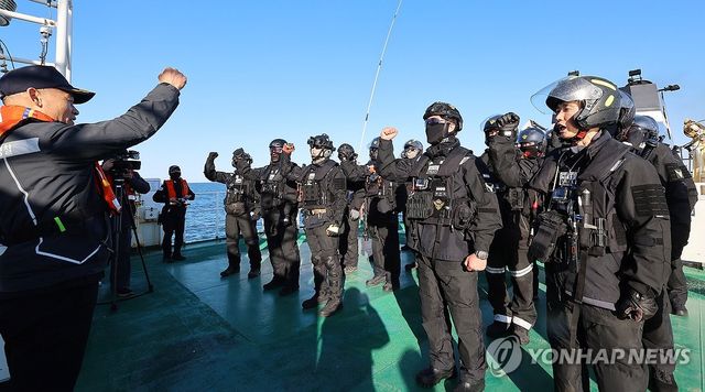 '불법조업 중국어선 꼼짝마'