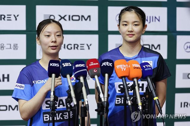 인터뷰하는 박가현-김나영