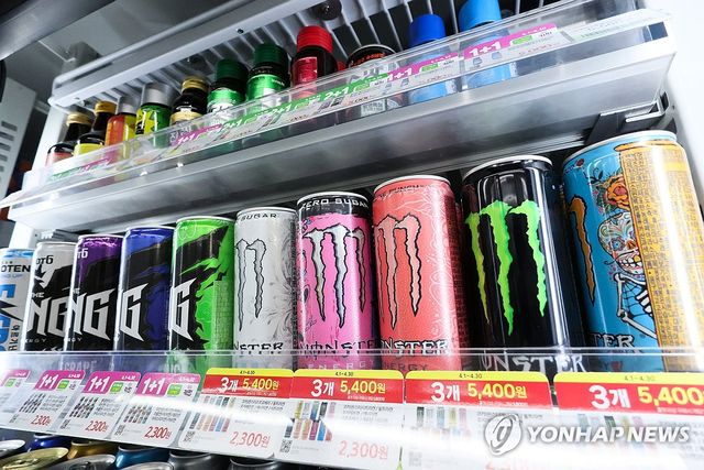 청소년 10명 중 1명은 카페인 중독 범위