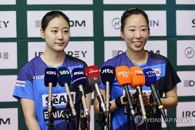 인터뷰하는 유시우-양하은