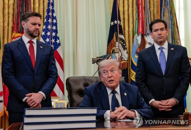 이스라엘-레바논 고위급 회담 직접 중재하는 도널드 트럼프 미국 대통령