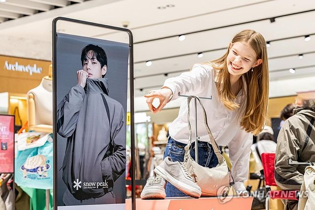 신세계면세점, 명동점 'K-WAVE 존' BTS 굿즈