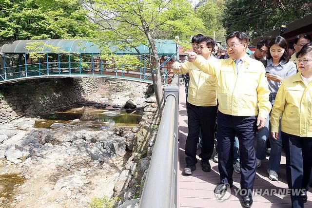 윤호중 장관, 하천·계곡 불법 점용시설 정비 실태 현장점검
