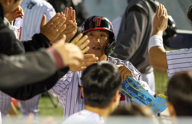 22일 한화전에서 시즌 1호 홈런을 친 송찬의