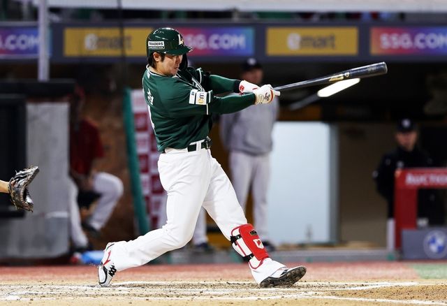 홈런 2방 친 최정