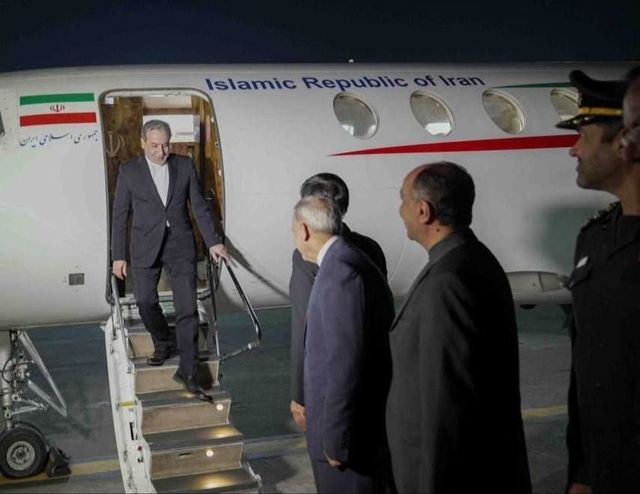 이슬라마바드 공항에 도착한 아바스 아라그치 이란 외무장관