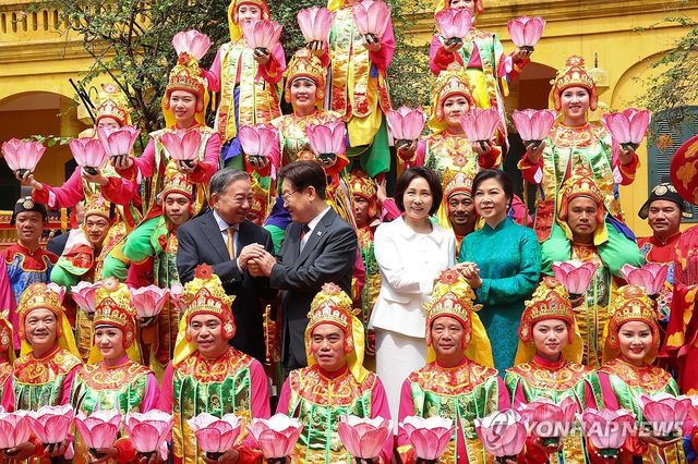 한-베트남 정상 부부, 탕롱 황성 방문