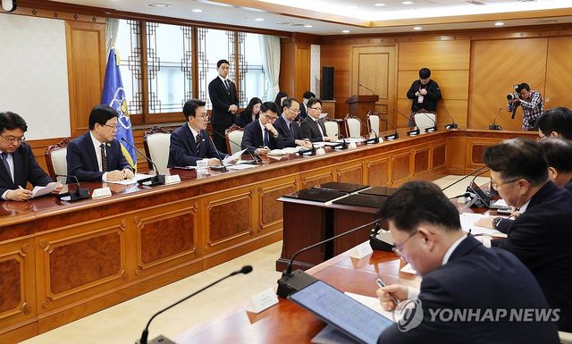 성장엔진 연계 지역인재 양성 관계장관 회의 주재하는 김민석 국무총리