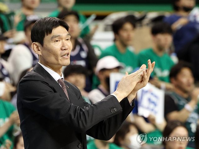 DB와 재계약 불발된 김주성 감독