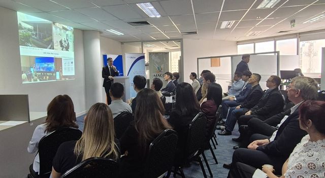 파라과이 경제현황 소개하는 김동천 코트라 관장